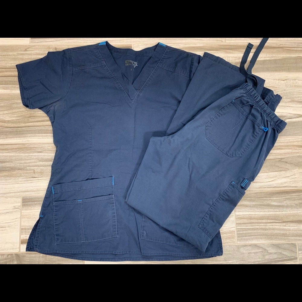 Women’s Wonderwink scrub top and pants